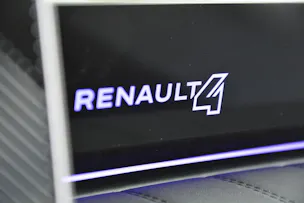 Renault R4 E-Tech Comfort Range iconic