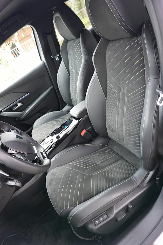 Peugeot 208 1.2 Hybrid 145 GT