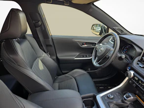 https://vehicle.imgix.net/4398183/563e32b7-a6b4-41dc-abf2-25e99bdd5e69.jpg