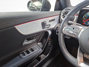 https://vehicle.imgix.net/4398190/4d01f422-848c-4042-8e1e-59f81eb8387c.jpg