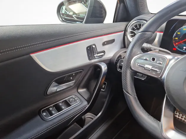Mercedes-Benz A 250 e AMG Line