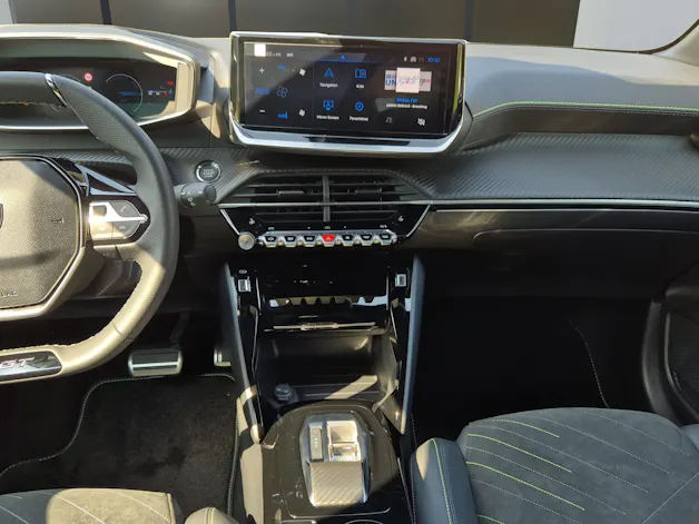 PEUGEOT 208 1.2 Hybrid 145 GT Exclusive