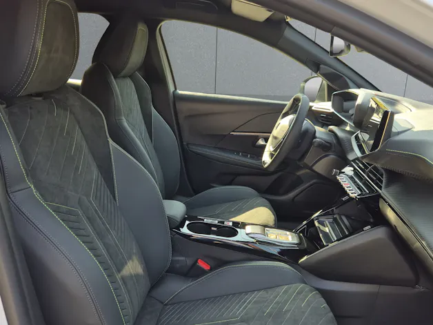PEUGEOT 208 1.2 Hybrid 145 GT Exclusive