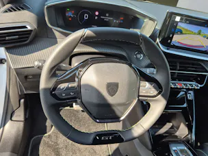 PEUGEOT 208 1.2 Hybrid 145 GT Exclusive