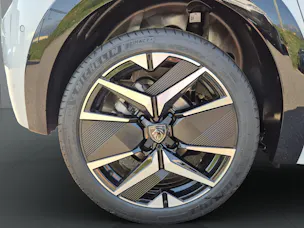 PEUGEOT 208 1.2 Hybrid 145 GT Exclusive