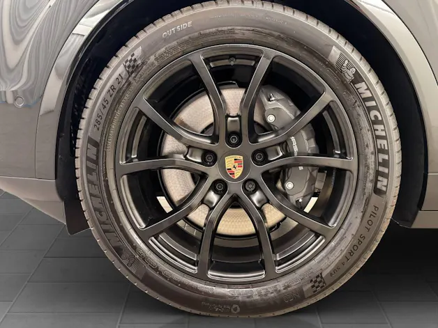 Porsche Cayenne E-Hybrid Black Edition