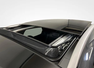 https://vehicle.imgix.net/4398222/e45f1678-0bb6-4b8e-b478-9663ad1b18b3.jpg