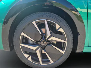 PEUGEOT 208 1.2 Hybrid 145 GT Exclusive