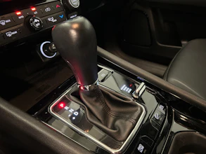 https://vehicle.imgix.net/4398243/1858dee9-960a-4dee-8986-d7bad51a7eee.jpg