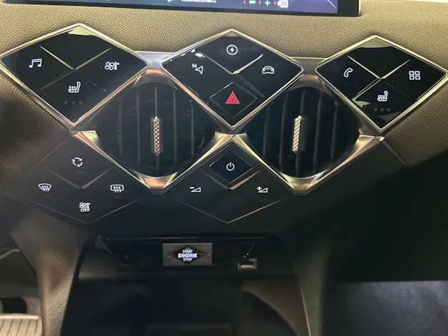 DS Automobiles 3 Crossback E-Tense So Chic