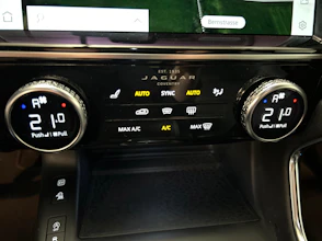 https://vehicle.imgix.net/4398253/c799c9e0-2f68-49e3-aaa5-33a92cd01d0d.jpg