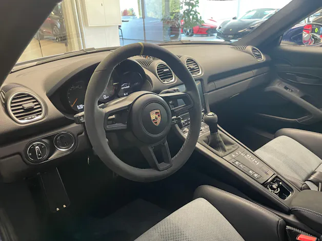 Porsche 718 Cayman GT4 RS PDK