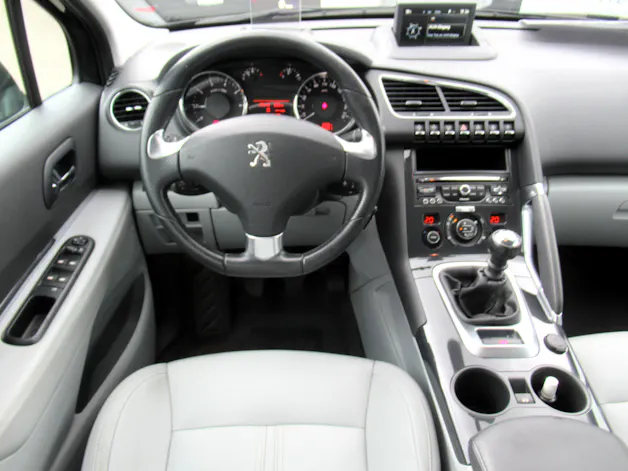 Peugeot 3008 1.2 Pure Tech Féline