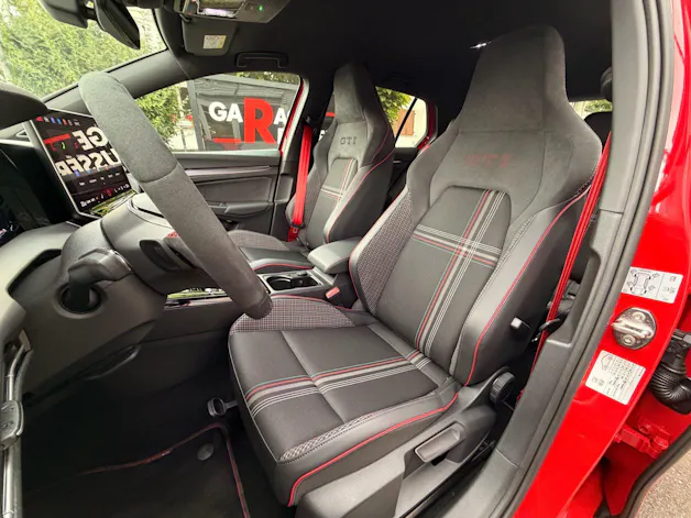 VW Golf GTI 2.0 TSI DSG 325 PS EDITION 50 *** AKRAPOVIC & 5 JAHRE VW WERKSGARANTIE ***