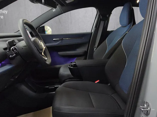 Volvo EX30 Cross Country P8 69 kWh AWD Plus
