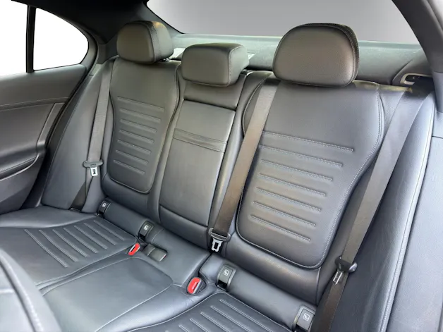 Mercedes-Benz C 300e 4 Matic