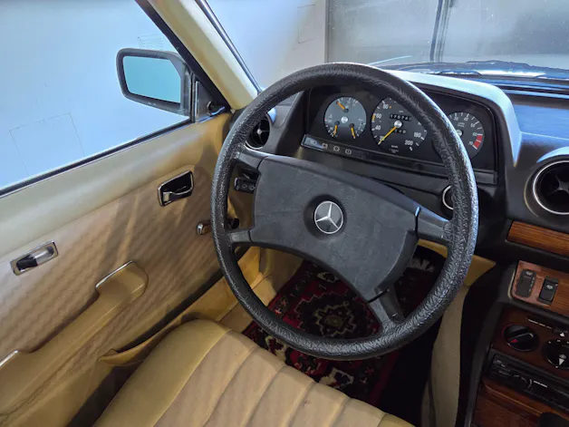 Mercedes-Benz 230 CE