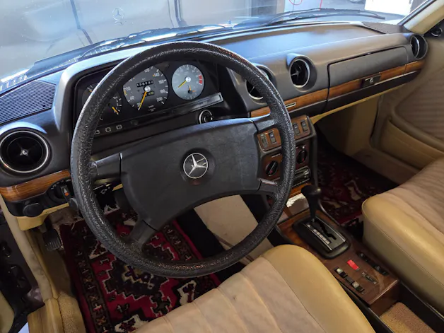 Mercedes-Benz 230 CE