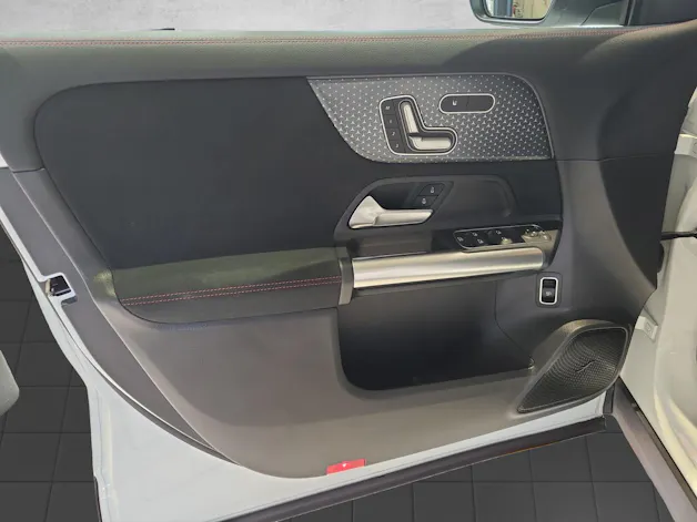 Mercedes-Benz EQA 350 66,5 kWh 4Matic Swiss Star
