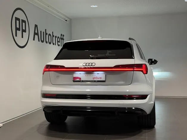 Audi e-tron S quattro
