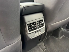 https://vehicle.imgix.net/4398806/9772c4af-de98-414b-9841-17e38db338e9.jpg