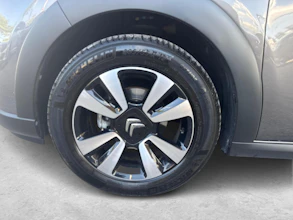 https://vehicle.imgix.net/4398811/6076c89b-2ce7-4b4e-81bc-dc7a58687d85.jpg