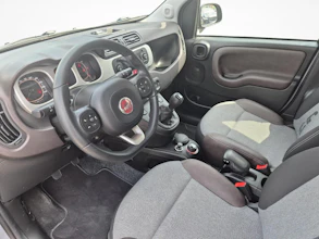 https://vehicle.imgix.net/4398816/21a39b19-142b-40c7-8b50-cebb98c3eac2.jpg
