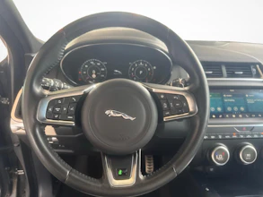 https://vehicle.imgix.net/4398838/f0a4bfe6-82e0-4861-85b5-aac16fad19fa.jpg