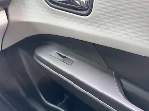 Suzuki Swift 1.2 Sakura Hybrid