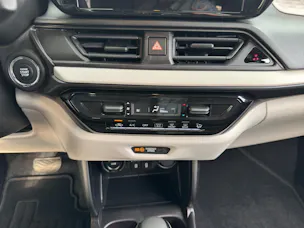 Suzuki Swift 1.2 Sakura Hybrid