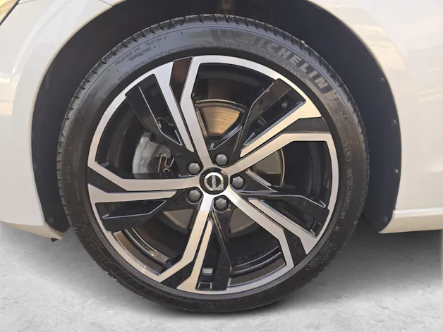 Volvo V60 2.0 B4 Plus Dark / Jetzt mit attraktivem 1.99% Leasing