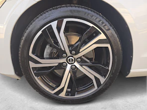 Fahrzeugbild VOLVO V60 2.0 B4 Plus Dark