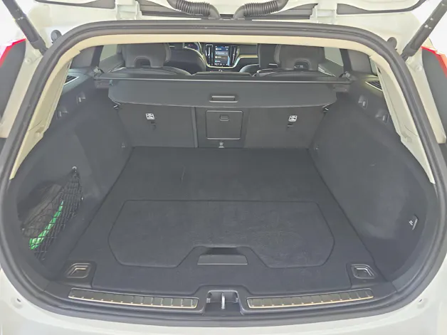 Volvo V60 2.0 B4 Plus Dark / Jetzt mit attraktivem 1.99% Leasing