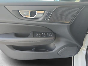 https://vehicle.imgix.net/4398929/e8fc4f7d-53f0-42e4-9df1-ae97ff49c47a.jpg