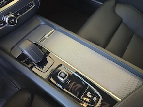 Fahrzeugbild VOLVO V60 2.0 B4 Plus Dark