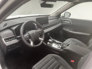 MITSUBISHI OUTLANDER 6