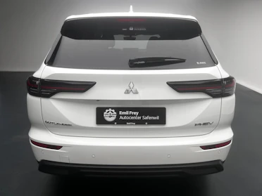 MITSUBISHI OUTLANDER 4