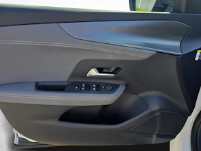 https://vehicle.imgix.net/4398939/93b9ce69-5e0b-4485-8e4e-92344e75722d.jpg