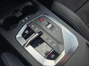 https://vehicle.imgix.net/4398947/08d44c01-88d6-43b7-b5b6-714fae79b7ad.jpg