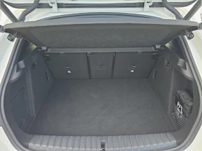 https://vehicle.imgix.net/4398947/ee1934be-028b-454a-bf1d-af08e44323cb.jpg