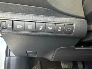 https://vehicle.imgix.net/4398951/9da90ba1-553a-4958-9b67-d33461efe52a.jpg