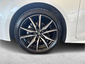 https://vehicle.imgix.net/4398951/9db597c6-a6fb-4237-871a-fd63c4938840.jpg
