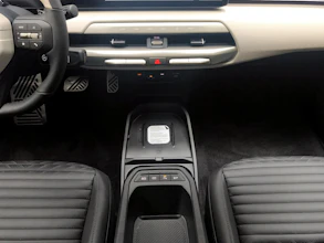 https://vehicle.imgix.net/4398969/919283c4-df7d-42c7-a938-80909463d9c6.jpg