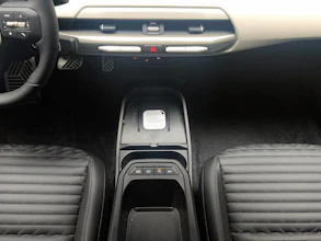 https://vehicle.imgix.net/4398980/a7a54b54-fad2-4723-a0bb-352380c47cf9.jpg