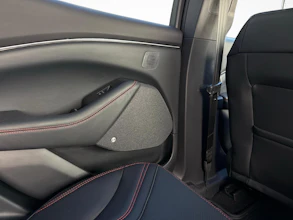 https://vehicle.imgix.net/4398984/4454046f-35f8-4723-ba3a-993ee7fb98ce.jpg