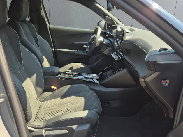 Peugeot 2008 1.2 Hybrid 145 GT Exclusive