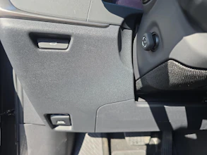 https://vehicle.imgix.net/4399016/3a54e2e6-8203-442c-89cc-3899468b9c25.jpg
