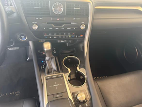 https://vehicle.imgix.net/4399020/d70c2a7d-d6cb-4b48-a17a-6463eeb6eeeb.jpg