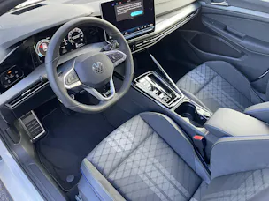 VW Golf VIII 2.0 TSI R-Line DSG 4motion