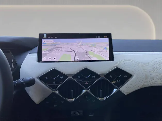 DS Automobiles 3 Crossback 1.2 Hybrid Jules consignation Hotz